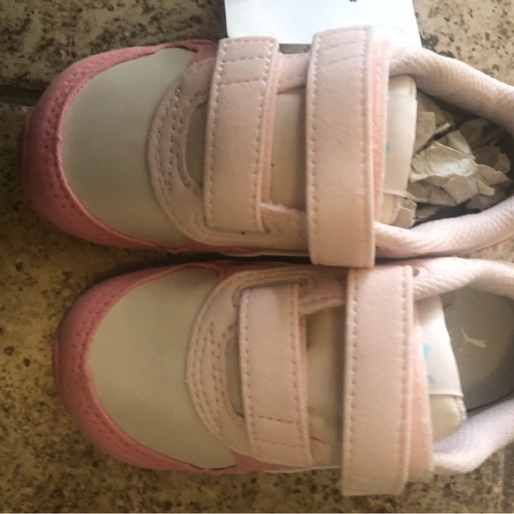 PUMA Girl's St Runner Hook and Loop Sneaker-8 Toddler - Picture 5 of 6